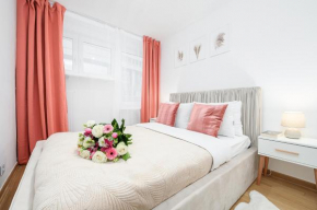 Lumina apartment opposite the Palace of Culture and Science
